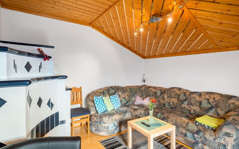 Moderegg: Couch, Møbel, Bord, Indretning, Stue, Træ, Etage, Gulvbelægning, Studio Couch, Stol