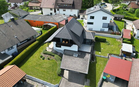 Wichtelmännchen: Bygning, Ejendom, Vindue, Plante, Natur, Infrastruktur, Træ, Hus, Land Lot, Urban Design