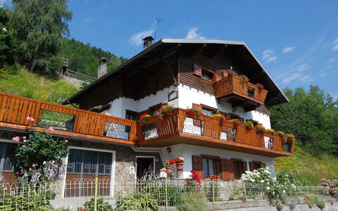 Bormio 200: Plante, Himmel, Sky, Bygning, Ejendom, Vindue, Træ, Arkitektur, Hus, Fritid