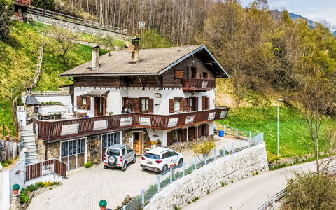 Bormio 200: Hus, Hjem, Landdistrikt, Hill Station, Landsby, Sommerhus, Hældning, Altan, Bjerglandsby, Dal