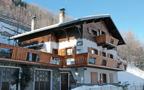 Bormio 200: Himmel, Bygning, Vindue, Sne, Træ, Plante, Hus, Hældning, Dør, Boligområde