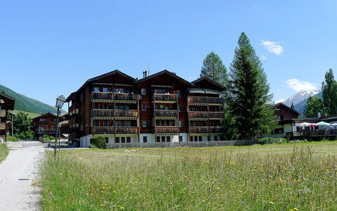 Diana: Ejendom, Hus, Bygning, Arkitektur, Ejendom, Græs, Land Lot, Boligområde, Hjem, Estate