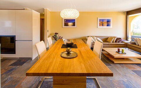 Giardino: Værelse, Møbel, Indretning, Ejendom, Spisestue, Bord, Etage, Bygning, Loft, Gul