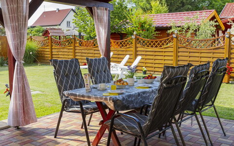 Hibiscus: Møbel, Udendørs Møbler, Udendørs Bord, Stol, Have, Backyard, Skygge, Gårdhave, Bejdse, Lawn
