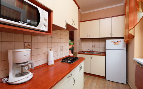 Hibiscus: Countertop, Cabinetry, Møbel, Ejendom, Køkken Apparat, Komfur, Køkken, Bygning, Husholdningsapparat, Træ