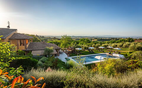 Villa Amadeo: Fritid, Estate, Fritid, Eco Hotel, Udvej, Landscaping, Have, Ferie, Paraply, Ferieby