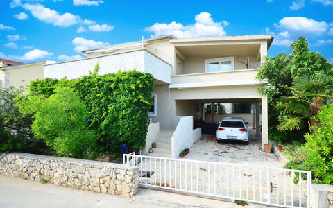 Vodice Jadrija 534: Sky, Himmel, Plante, Bygning, Bil, Vindue, Køretøj, Træ, Hus