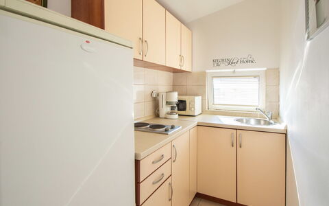 Vodice Jadrija 534: Cabinetry, Countertop, Bygning, Møbel, Køkken Apparat, Køkken, Håndvask, Husholdningsapparat, Skuffe