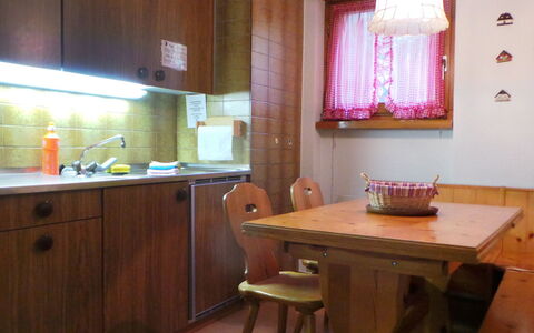 Memory: Værelse, Møbel, Ejendom, Indretning, Køkken, Bygning, Cabinetry, Hus, Gardin, Etage