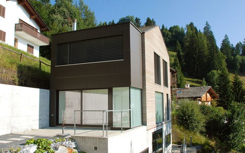 Melina: Ejendom, Hus, Bygning, Arkitektur, Ejendom, Hjem, Facade, Boligområde, Lejlighed, Værelse