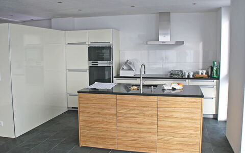 Melina: Countertop, Værelse, Cabinetry, Møbel, Køkken, Ejendom, Indretning, Etage, Bygning, Hus