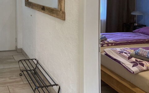 Collina Verde B: Bygning, Azure, Træ, Hus, Etage, Cabinetry, Maling, Gulvbelægning, Ejendom