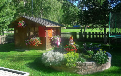 Amara: Gård, Have, Ejendom, Græs, Hjem, Hus, Naturlige Landskab, Backyard, Lawn, Sommerhus