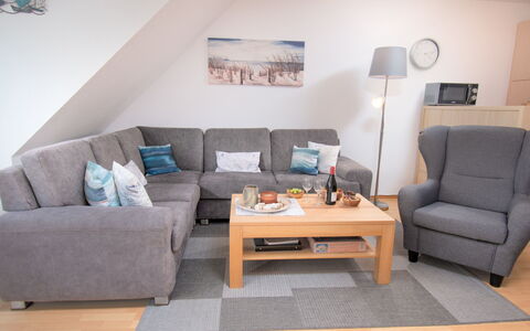 Norddeich 120: Couch, Møbel, Ejendom, Bord, Azure, Komfort, Stue, Studio Couch, Indretning