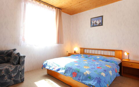 Balatonmariafurdo 106: Soveværelse, Seng, Værelse, Møbel, Sengetøj, Ejendom, Sengetøj, Loft, Bed Frame, Væg