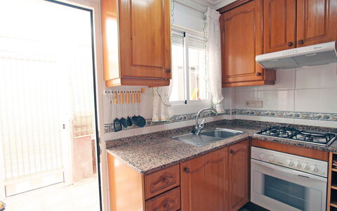 Tamarit Beach: Ejendom, Countertop, Værelse, Køkken, Cabinetry, Møbel, Bygning, Ejendom, Hjem, Hus