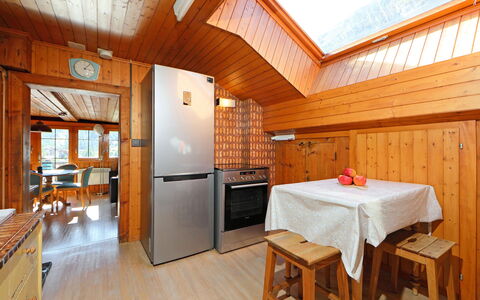 Lauberhaus: Bord, Møbel, Cabinetry, Træ, Køkken, Indretning, Arkitektur, Bejdse, Gulvbelægning, Countertop