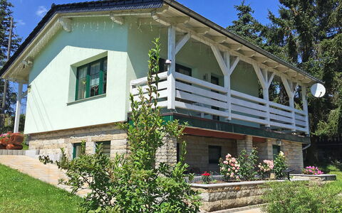 Edelmann: Plante, Himmel, Bygning, Ejendom, Vindue, Træ, Hus, Dør, Land Lot