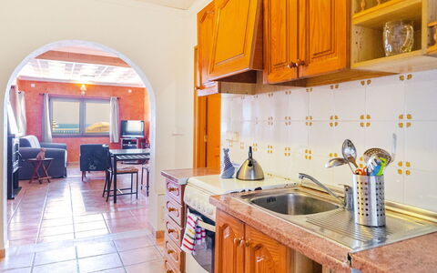 Cala Torta Na Lluny: Cabinetry, Køkkenvask, Countertop, Ejendom, Møbel, Håndvask, Tap, Køkken, Indretning, Træ