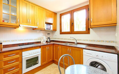 Balcon de Finestrat: Countertop, Ejendom, Cabinetry, Værelse, Møbel, Køkken, Bygning, Indretning, Ejendom, Hus