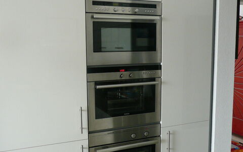 Promenade Wohnung 21: Oven, Køkken Apparat, Ejendom, Husholdningsapparat, Mikrobølgeovn, Værelse, Større Bandage, Møbel, Maskine