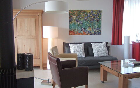 Promenade Wohnung 21: Møbel, Værelse, Stue, Indretning, Ejendom, Etage, Bord, Væg, Kaffebord, Couch