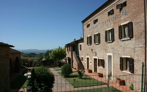 Fattoria le Chianacce: Ejendom, Bygning, Hus, Stad, Boligområde, Kvarter, Hjem, Ejendom, Arkitektur, Estate