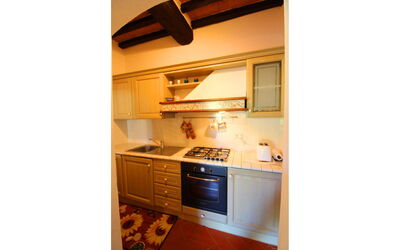 La Cattedra: Cabinetry, Countertop, Bygning, Køkken Apparat, Komfur, Husholdningsapparat, Skuffe, Køkken, Træ, Stol