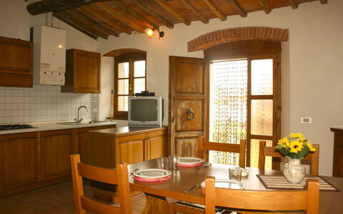 Pozzonovo: Møbel, Træ, Indretning, Gulvbelægning, Cabinetry, Loft, Værelse, Etage, Køkken, Countertop