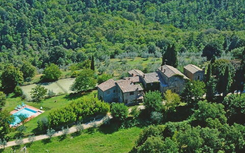 Agriturismo Bevignano: Plante, Bygning, Grøn, Træ, Highland, Naturlige Landskab, Hus, Land Lot, Sommerhus, Urban Design