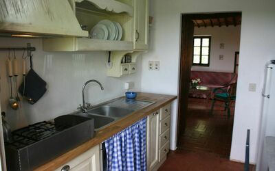Casa Vana: Countertop, Værelse, Ejendom, Køkken, Møbel, Bygning, Håndvask, Hus, Cabinetry, Etage