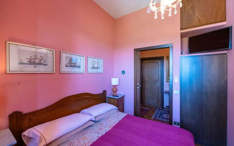 Casa Grion: Væg, Indretning, Etage, Soveværelse, Dør, Lyserød, Seng, Lejlighed, Sengetøj, Bed Frame