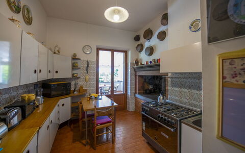 Casa Grion: Indretning, Træ, Gulvbelægning, Køkken, Møbel, Countertop, Værelse, Loft, Etage, Køkken Apparat