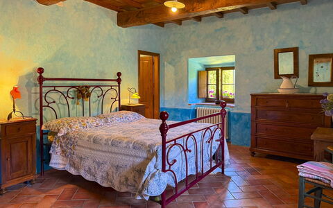Torre di Vignale: Møbel, Indretning, Gulvbelægning, Etage, Værelse, Loft, Soveværelse, Seng, Bed Frame, Stol