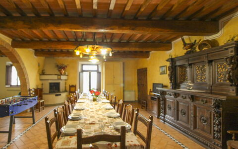Casa Bella: Møbel, Bord, Indretning, Gulvbelægning, Værelse, Køkken & Spisebord, Spisestue, Stol, Loft, Lysarmatur