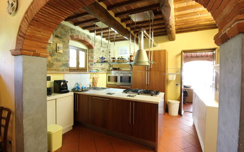 La Quiete: Bygning, Ejendom, Værelse, Køkken, Møbel, Indretning, Countertop, Hus, Loft, Etage