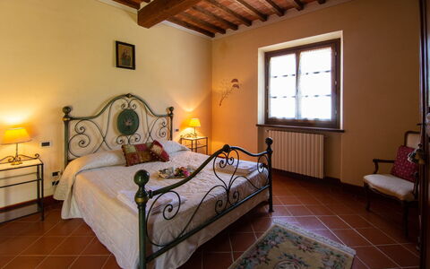 Villa degli Olivi: Soveværelse, Værelse, Seng, Møbel, Ejendom, Bed Frame, Sengetøj, Indretning, Bygning, Hus