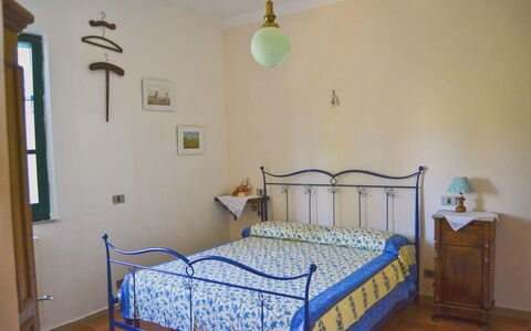 Villa Cantagallo: Soveværelse, Værelse, Seng, Møbel, Ejendom, Sengetøj, Bed Frame, Produkt, Etage, Sengetøj