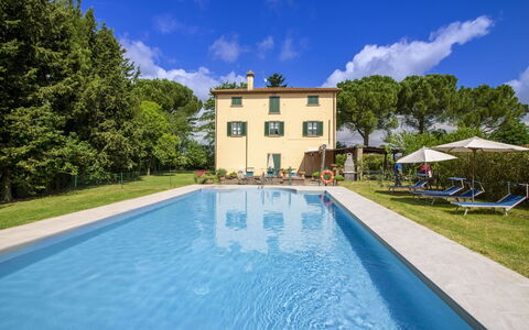Villa Cantagallo: Svømmepøl, Estate, Have, Fritid, Udendørs Møbler, Hacienda, Lawn, Villa, Gård, Landscaping