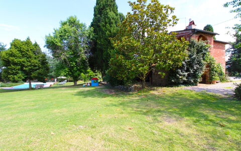 Villa Cecilia: Plante, Himmel, Sky, Ejendom, Træ, Botanik, Naturlige Landskab, Hus, Græs, Bygning