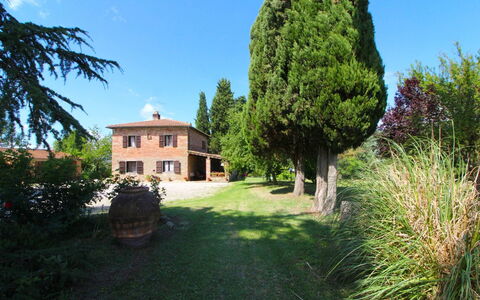 Villa Cecilia: Himmel, Plante, Naturlige Landskab, Træ, Vindue, Sky, Bygning, Græs, Landskab, Ejendom