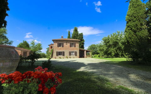 Villa Cecilia: Hus, Hjem, Estate, Sommerhus, Lawn, Have, Landscaping, Stuehus, Hacienda, Gård
