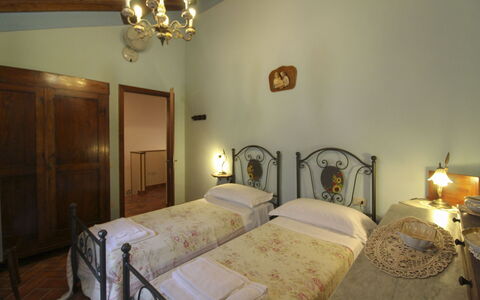 Agriturismo Ca di Vestro: Væg, Indretning, Møbel, Loft, Soveværelse, Etage, Seng, Gulvbelægning, Værelse, Belysning