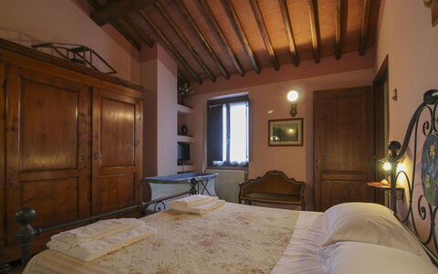 Agriturismo Ca di Vestro: Væg, Soveværelse, Møbel, Indretning, Seng, Værelse, Bed Frame, Loft, Hjem, Dør