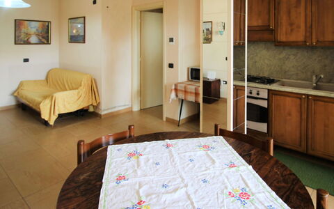 Il Piccolo: Soveværelse, Værelse, Møbel, Seng, Ejendom, Sengetøj, Etage, Bygning, Bed Frame, Indretning