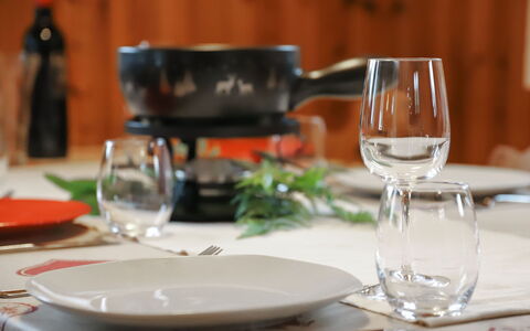 Coucordin: Bordservice, Serveware, Mad, Drinkware, Tallerkner, Glasservice, Bord, Ingrediens, Plade, Vinglas