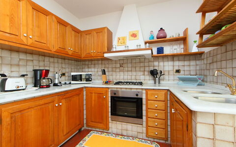 Olivo: Countertop, Køkken, Cabinetry, Ejendom, Værelse, Møbel, Bygning, Orange, Indretning, Ejendom