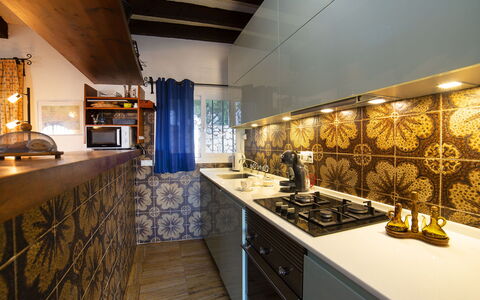 Vista Ifach: Cabinetry, Countertop, Ejendom, Køkken, Træ, Indretning, Etage, Gulvbelægning, Skuffe, Hus