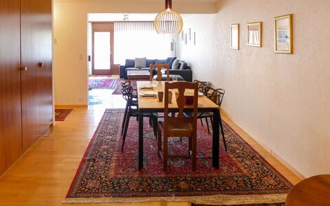 Miremont B7: Bord, Ejendom, Træ, Indretning, Belysning, Gulvbelægning, Hal, Etage, Bejdse, Væg