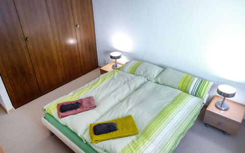 Miremont B7: Ejendom, Møbel, Komfort, Pude, Træ, Couch, Belysning, Indretning, Bed Frame, Bygning